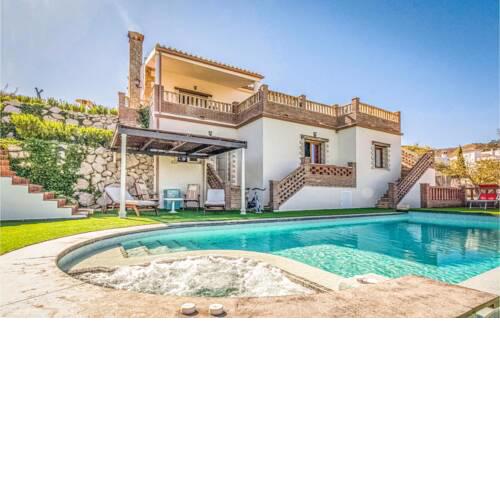 Beautiful home in Viñuela w/ WiFi, Outdoor swimming pool and 3 Bedrooms