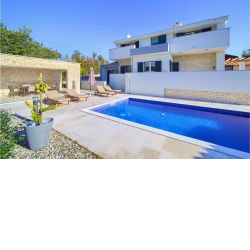 Beautiful home in Vrbnik w/ Outdoor swimming pool, WiFi and 3 Bedrooms