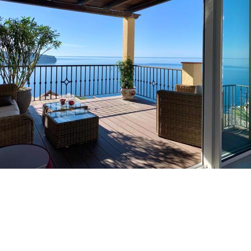 Beautiful House with splendid sea views, Calaiza Beach