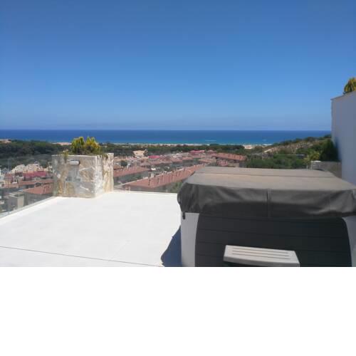 Beautiful NEW Style Apartment In Gran Alacant in front of Sea with Solarium and Jacuzzi