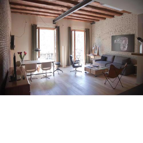 Beautiful place between Poble Sec and Sant Antoni neighbourhood.