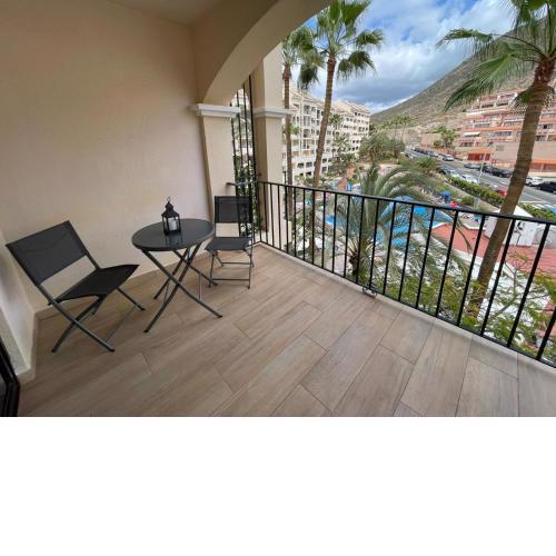 Beautiful studio, pool view in Castle Harbour