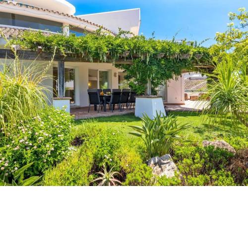 Beautiful Vila with panoramic views in Los Flamingos