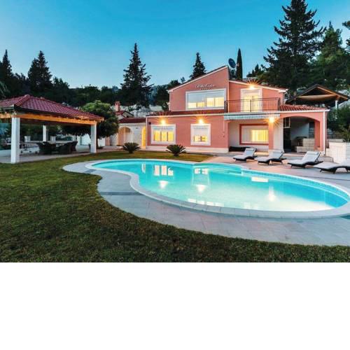 Beautiful Villa in Peracko Blato with Private Pool