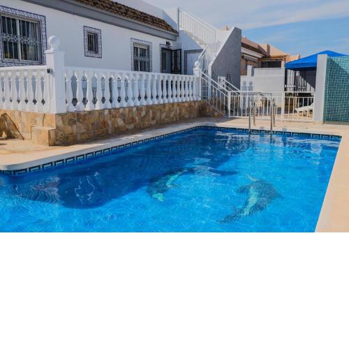 Beautiful Villa private pool pet friendly golf