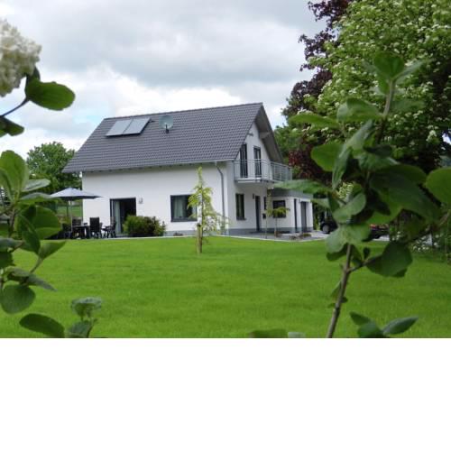 Beautiful Villa with Garden near Ski Area in Kustelberg