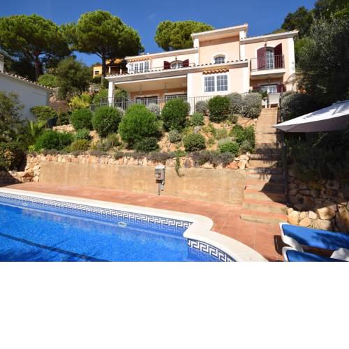 Beautiful Villa with Private Pool near Forest in Catalonia