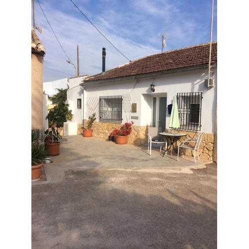 Beautifully renovated 2 bedroom traditional cottage in picturesque village