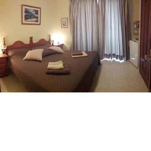 Bedroom+private bathroom