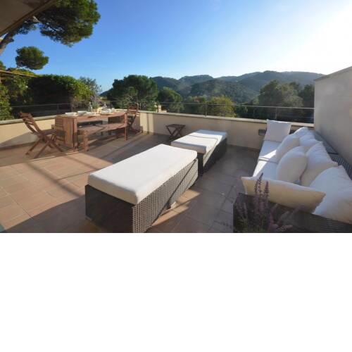 Begur Apartment Sleeps 10 with Pool Air Con and WiFi