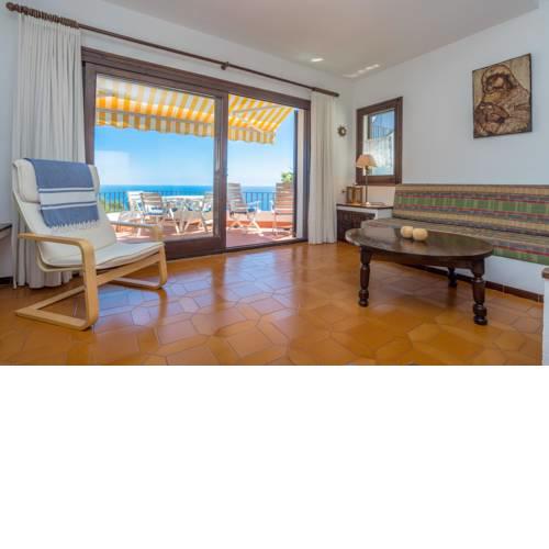 Begur Apartment Sleeps 4 Pool