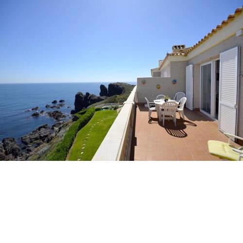 Begur Apartment Sleeps 4 with Pool and WiFi