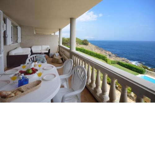 Begur Apartment Sleeps 5 with Pool