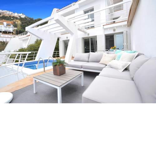 Begur Apartment Sleeps 6 with Pool Air Con and WiFi