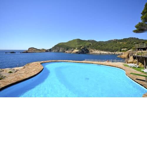 Begur Apartment Sleeps 6 with Pool and Air Con