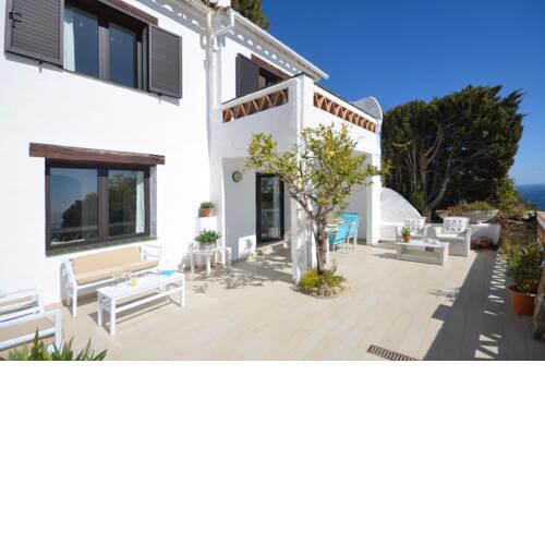 Begur Apartment Sleeps 6 with Pool and WiFi