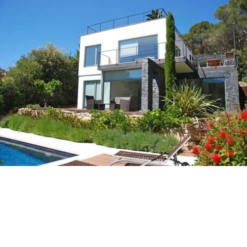 Begur Holiday Home Sleeps 8 with Pool Air Con and WiFi