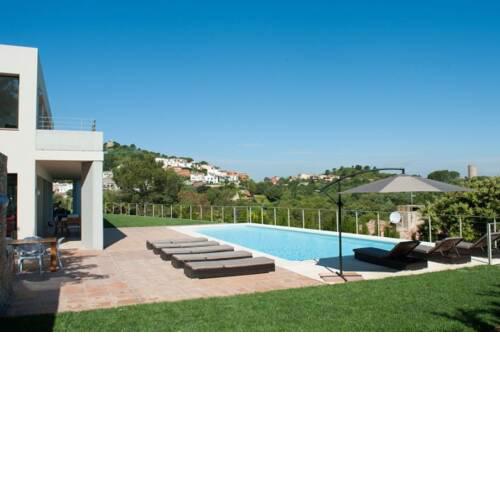 Begur Villa Sleeps 12 with Pool and Air Con