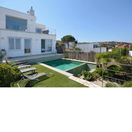 Begur Villa Sleeps 5 with Pool