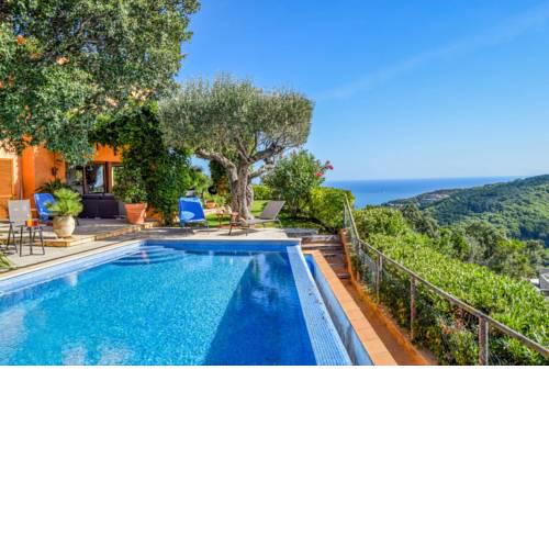 Begur Villa Sleeps 6 with Pool Air Con and WiFi