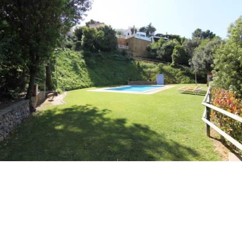 Begur Villa Sleeps 6 with Pool and Air Con