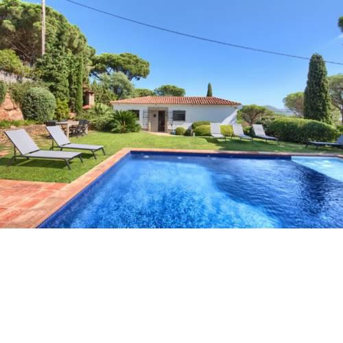 Begur Villa Sleeps 8 with Pool Air Con and WiFi