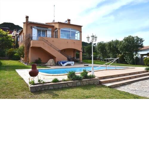 Begur Villa Sleeps 8 with Pool