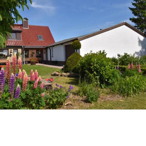Cozy Apartment in Robertsdorf with Garden