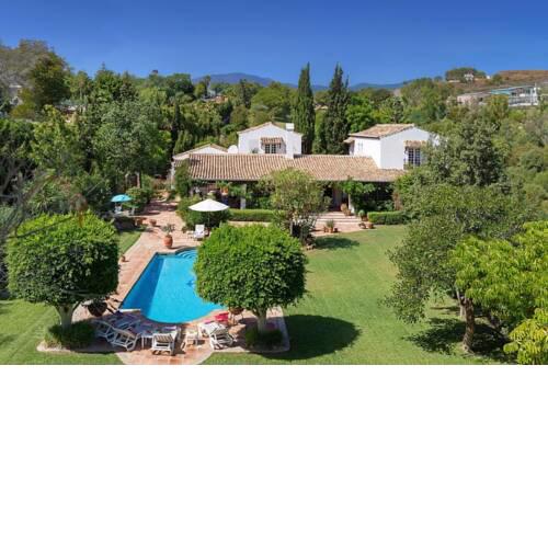 Bel-Air Villa Sleeps 10 with Pool Air Con and WiFi