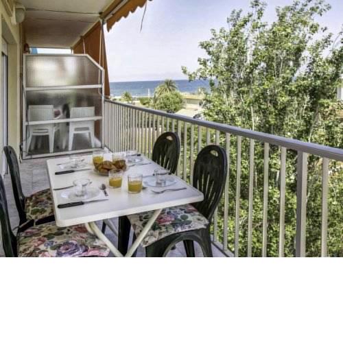 Bel appartement calme 50m de la mer, 500m du port.