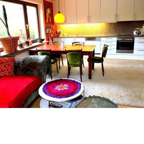 Bel Etage auf dem Lande mit Terasse & Garten