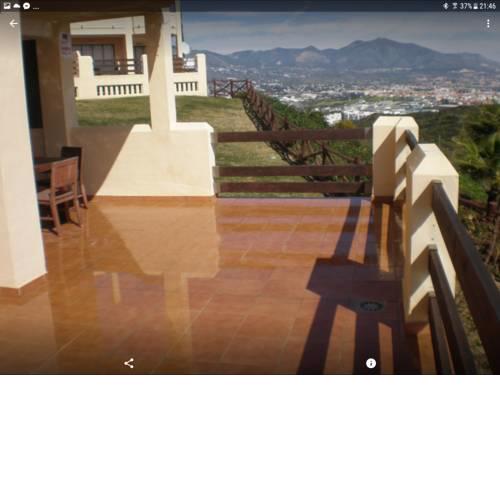 Bella Vista. Apartamento con vista al mar y la montaña en Mijas Costa.