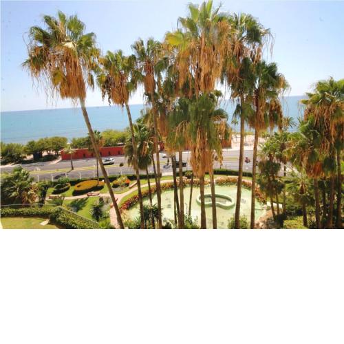 Benalbeach estudio, vistas mar, primera línea playa