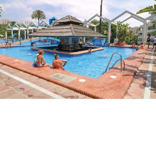 BENALBEACH HOLIDAYS. VISTAS AL MAR.