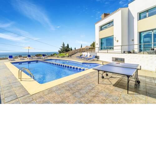 Benalmadena Villa Sleeps 10 Pool Air Con WiFi