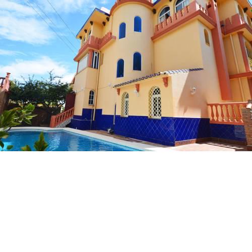 Benalmadena Villa Sleeps 12 Pool Air Con WiFi
