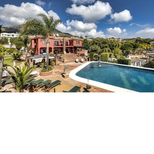 Benalmadena Villa Sleeps 14 with Pool Air Con and WiFi