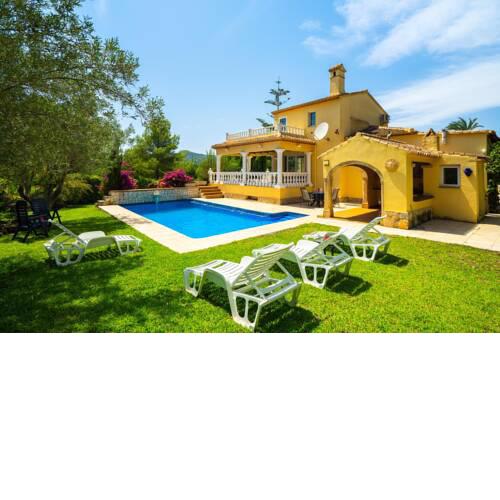 Benitachell Villa Sleeps 8 with Pool Air Con and WiFi