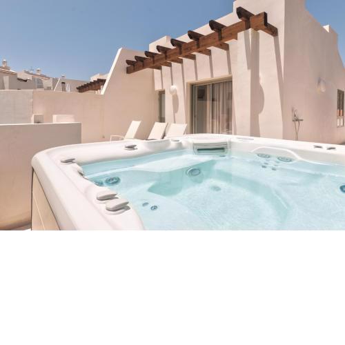 Bentor 3-1 PENTHOUSE JACUZZI POOL VIEW 3B