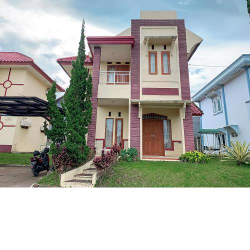 Beranda Istirahat Villa 4BR at Galaxy Resort Puncak