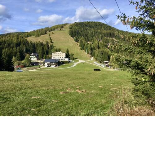 Bergurlaub direkt an der Skipiste - Balkon mit Aussicht