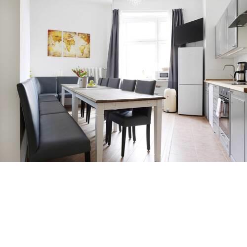 Berlin Larissa Maria 3BD 2BATH