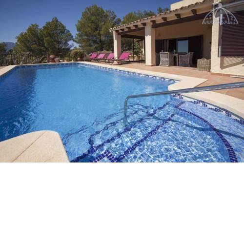 Bernia Villa Sleeps 6 Pool Air Con WiFi