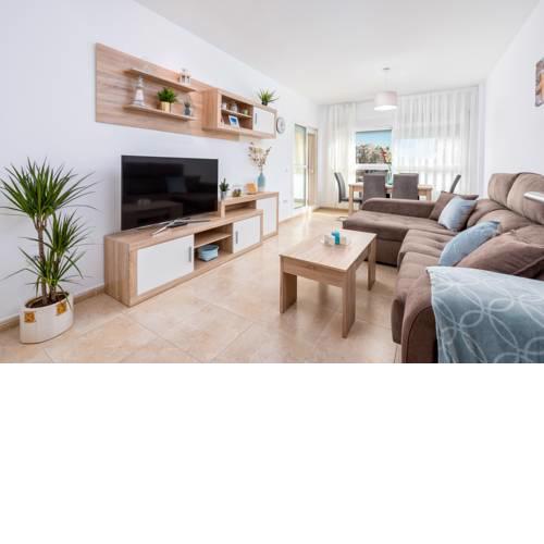 Best location, 2nd line of beach, pool, A/C, WIFI