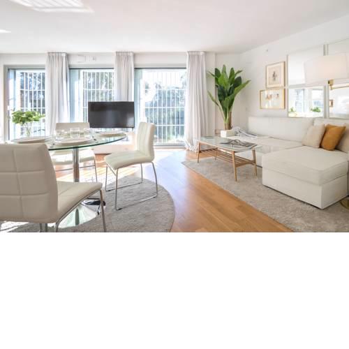 Betis Deluxe Central Apartment