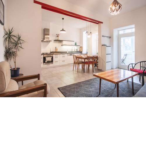 Big apartment very comfortable for groups or family by easyBNB