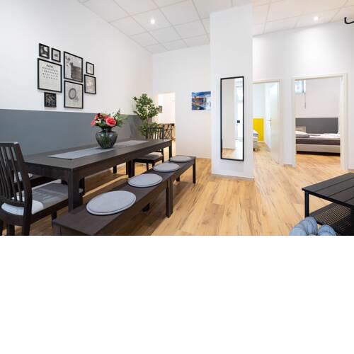 Big Central Apartment near Rotkreuzplatz with 3 BR for 12 PAX