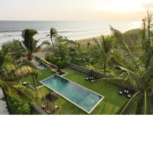 Black Beach Villa by Nakula