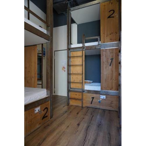 Black Swan Hostel Sevilla