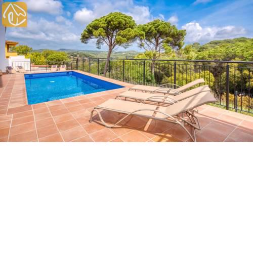 Blanes Villa Sleeps 10 with Pool and Free WiFi